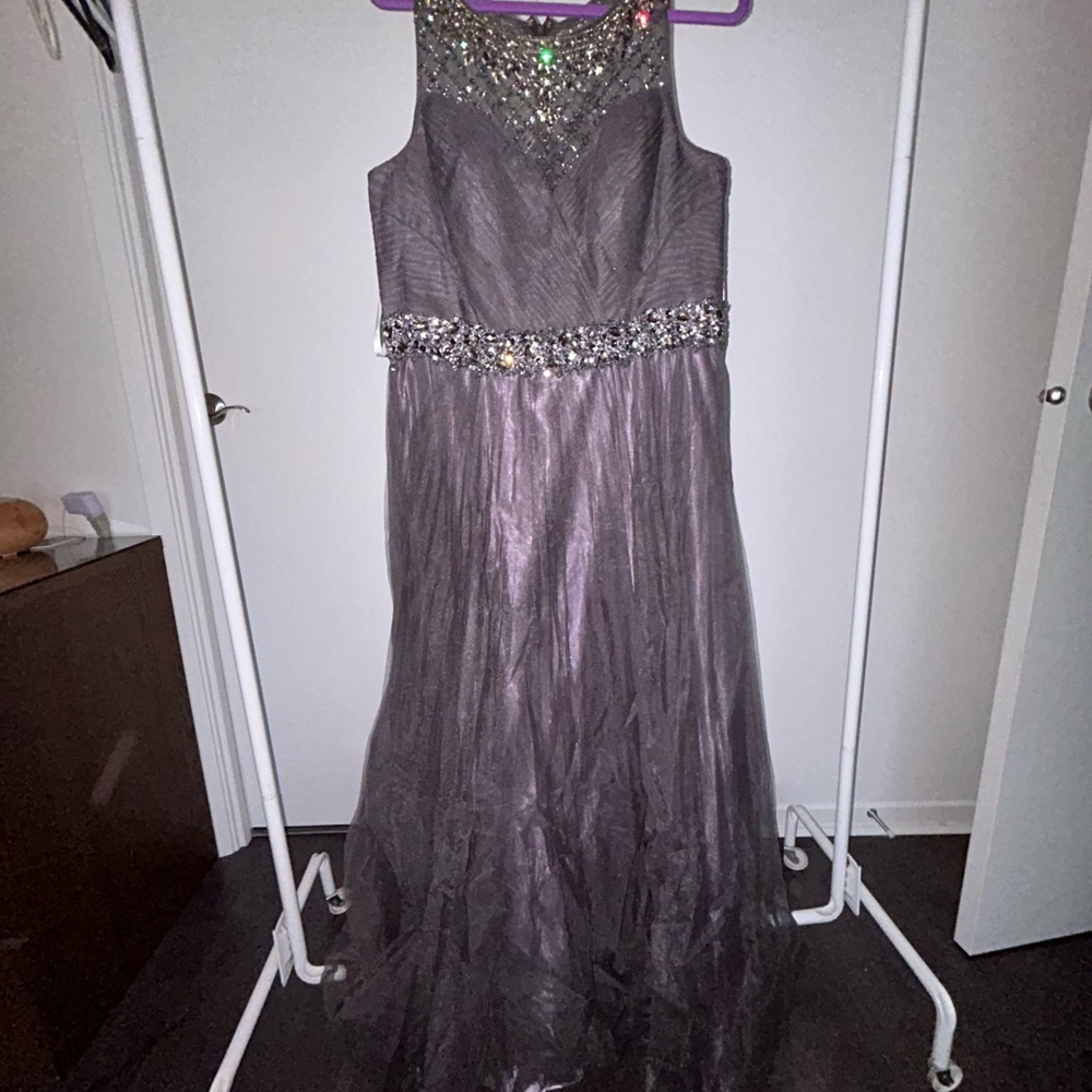 Viola Chan Evening Gown - Size 16
